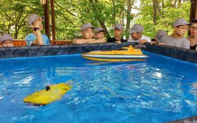 В Приморье на базе Центра воспитательных технологий «Маяк» ФГБОУ ВДЦ «Океан» прошли курсы обучения по управлению морскими беспилотными аппаратами и спортивным водным оборудованием.